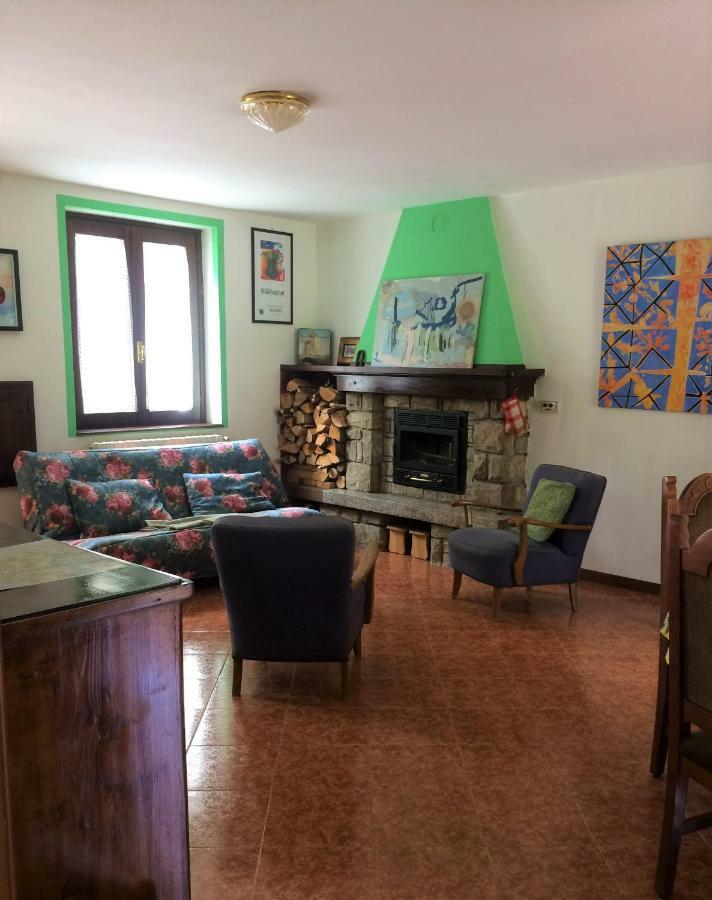 Ferienwohnung Acero Rosso San Colombano Exterior foto